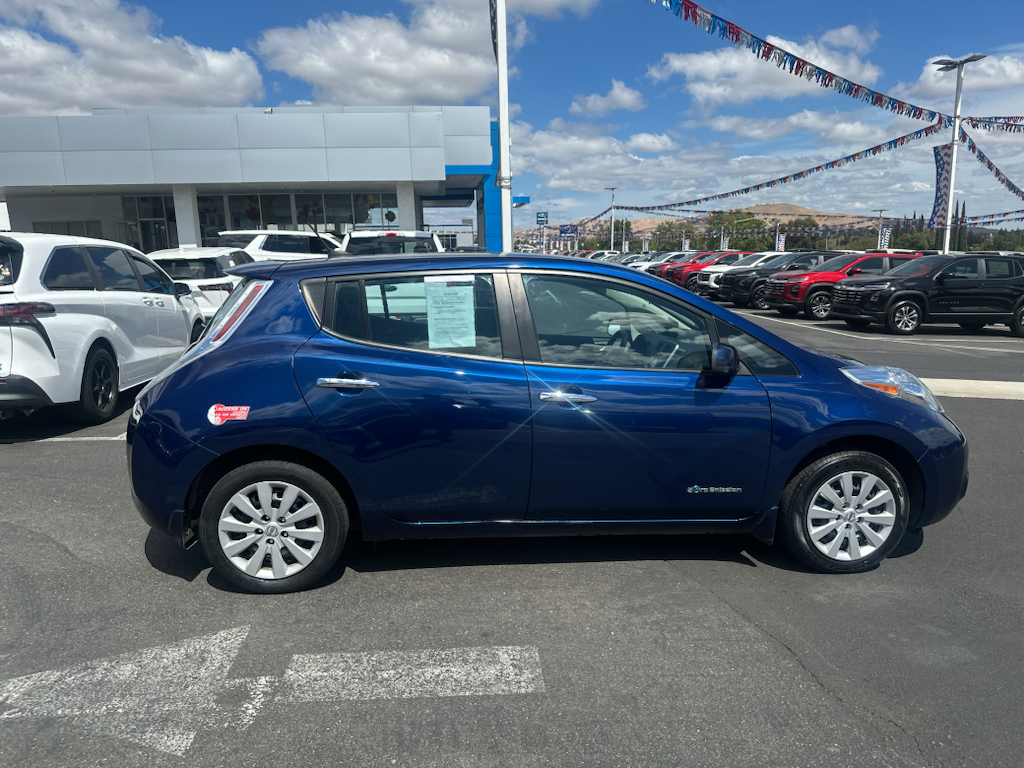 2017 Nissan LEAF photo 2