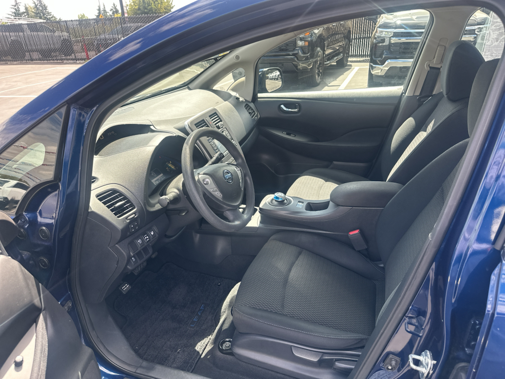 2017 Nissan LEAF photo 6