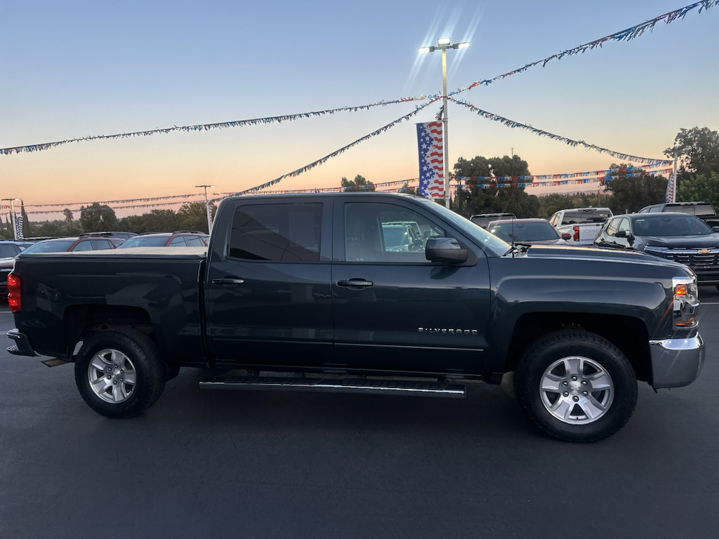 2018 Chevrolet Silverado photo 3