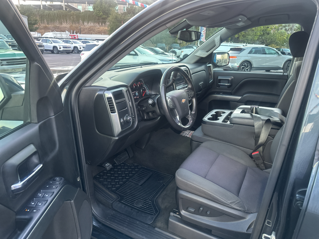 2018 Chevrolet Silverado photo 8