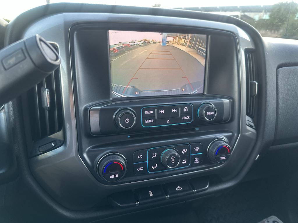 2018 Chevrolet Silverado photo 10