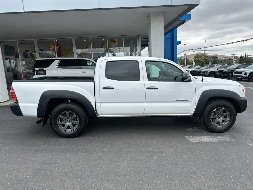 2013 Toyota Tacoma photo 2