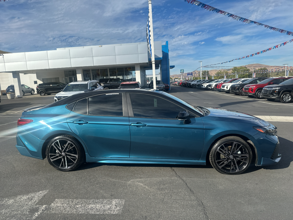 2025 Toyota Camry Hybrid photo 2