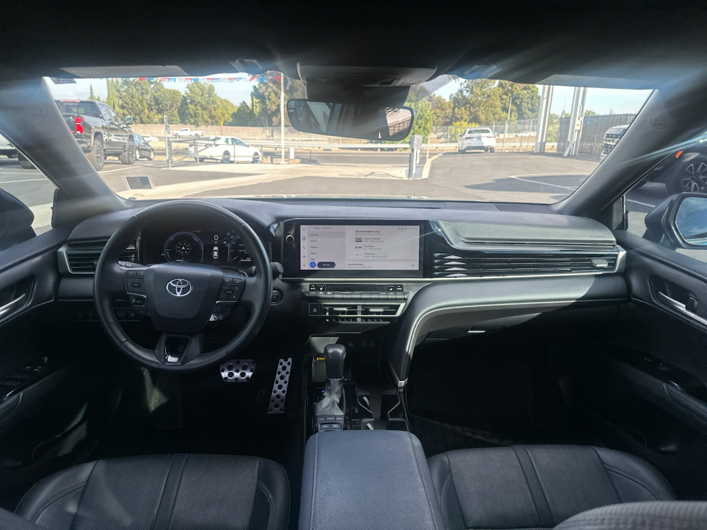 2025 Toyota Camry Hybrid photo 6