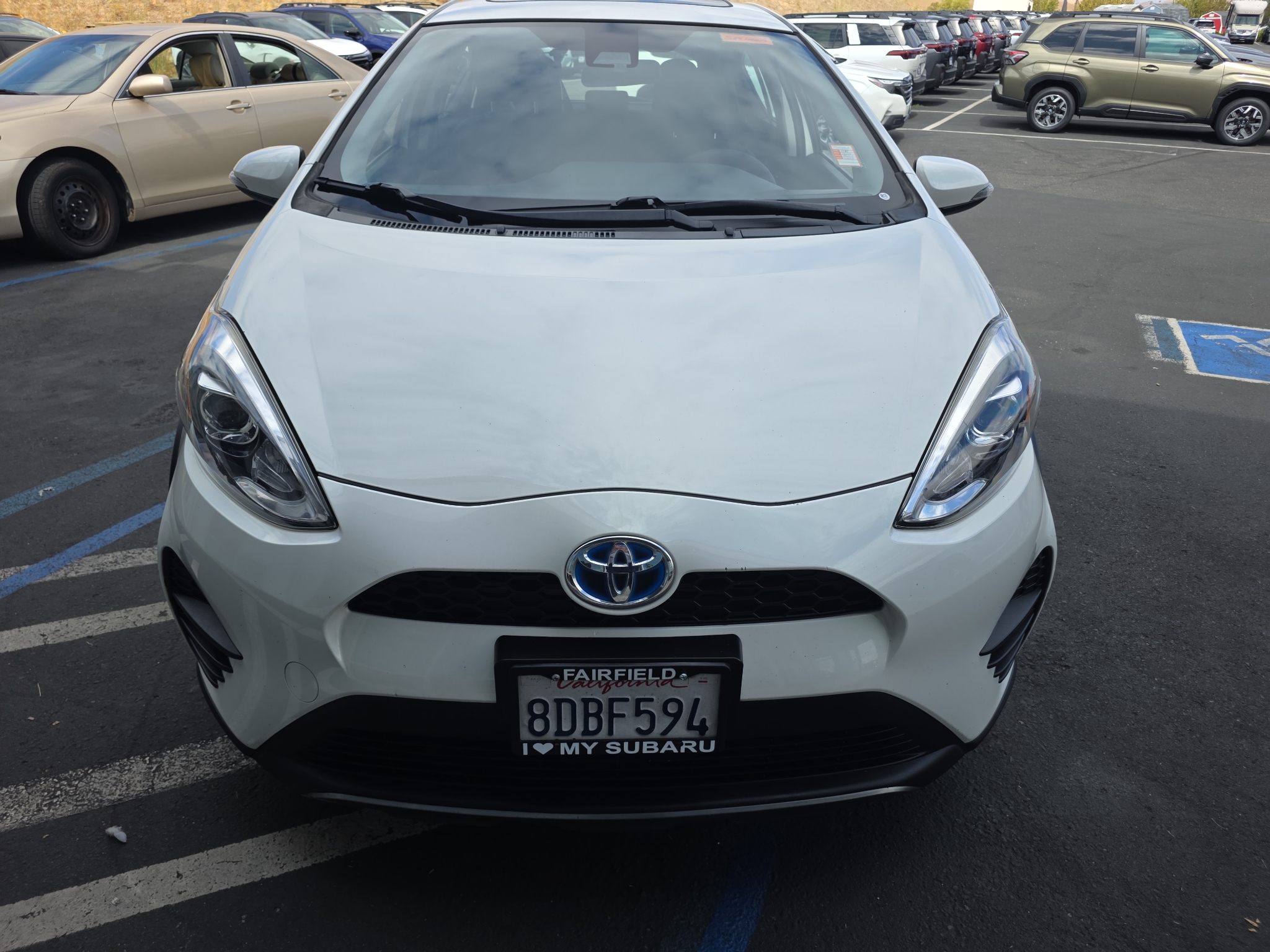 2018 Toyota Prius c photo 2