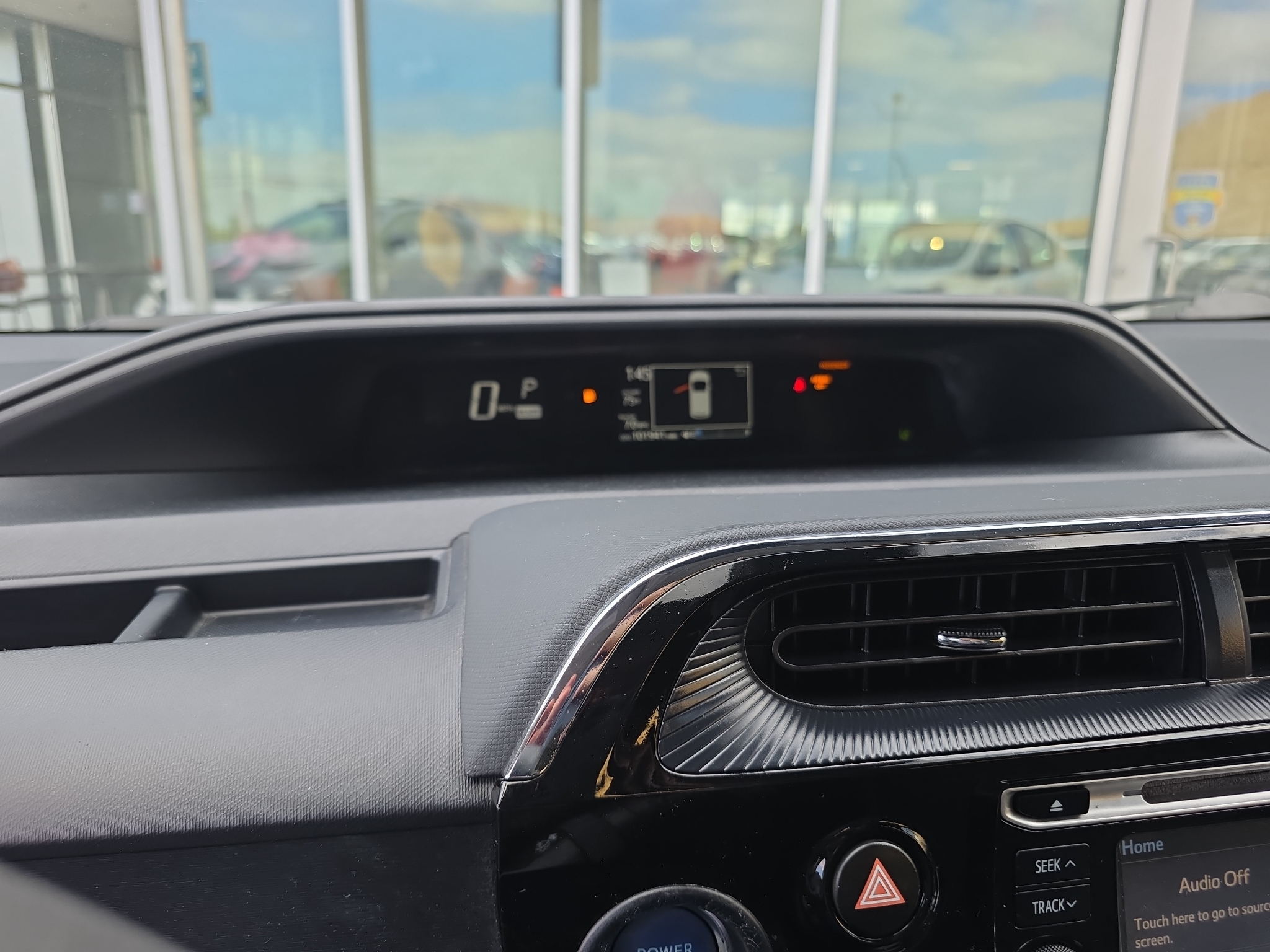 2018 Toyota Prius c photo 5
