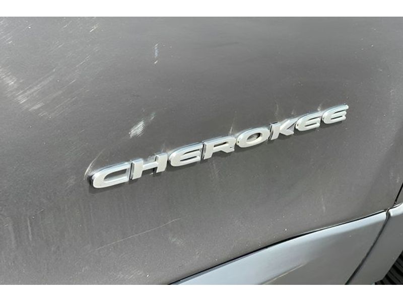 2017 Jeep Cherokee photo 19