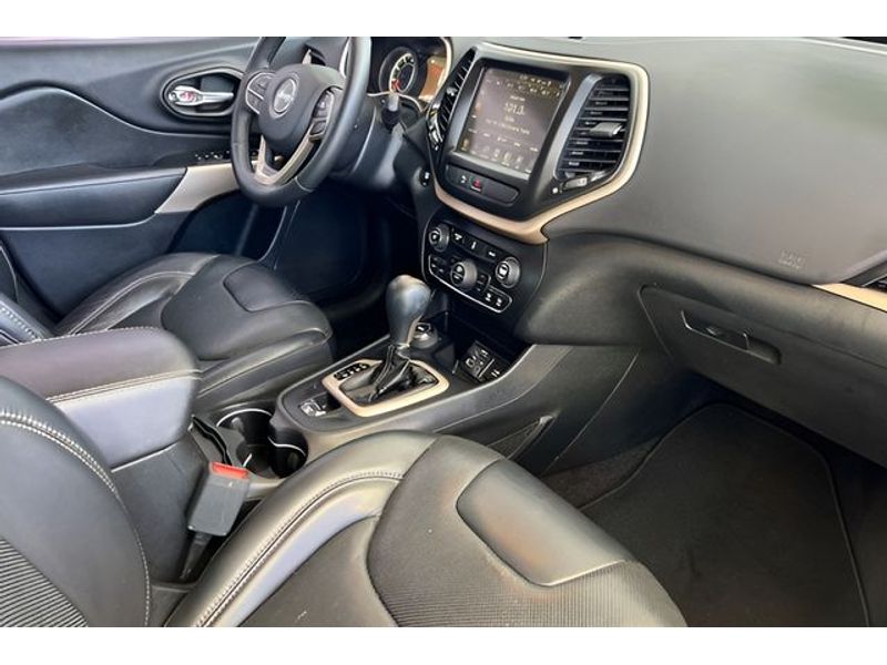 2017 Jeep Cherokee photo 9