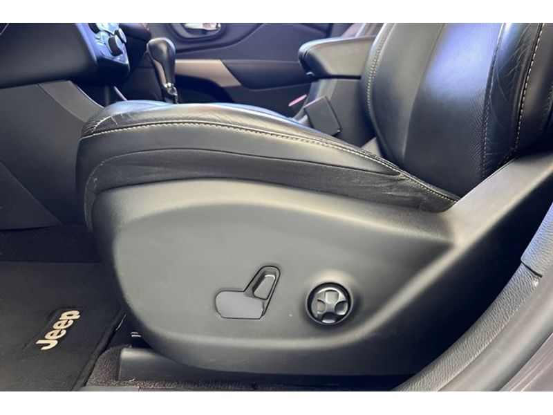 2017 Jeep Cherokee photo 21