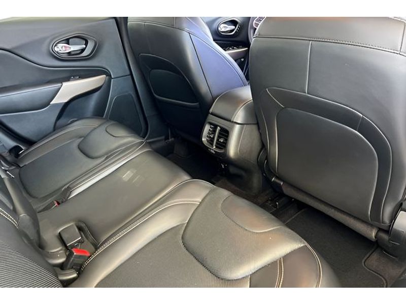2017 Jeep Cherokee photo 23