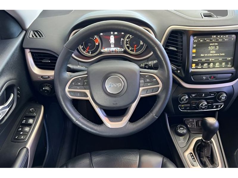 2017 Jeep Cherokee photo 7