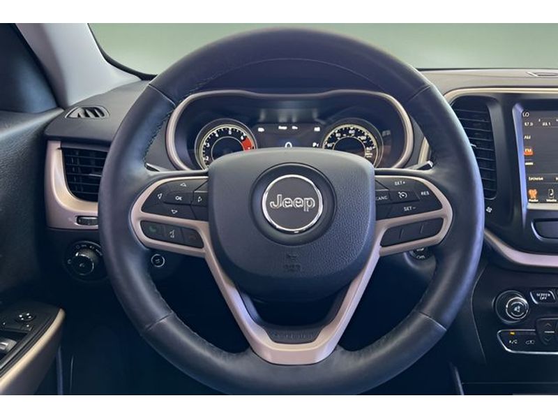 2017 Jeep Cherokee photo 16