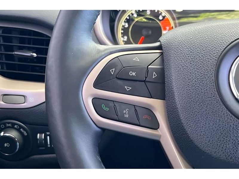 2017 Jeep Cherokee photo 27
