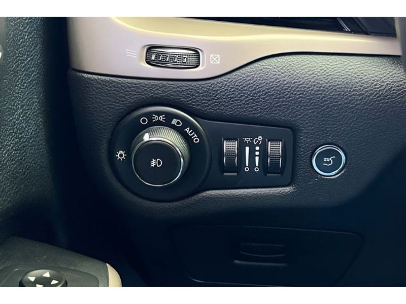 2017 Jeep Cherokee photo 29
