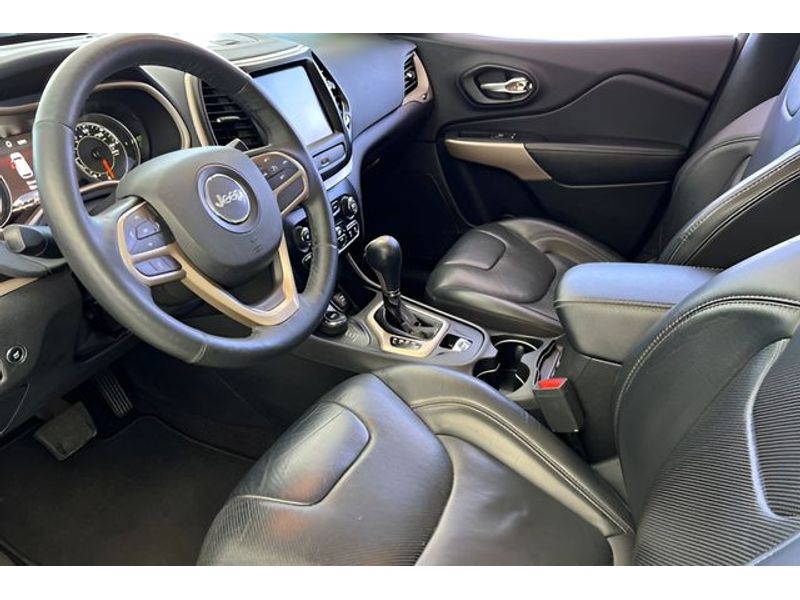 2017 Jeep Cherokee photo 2