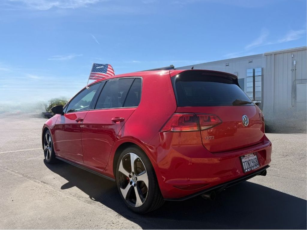 2016 Volkswagen Golf GTI photo 3