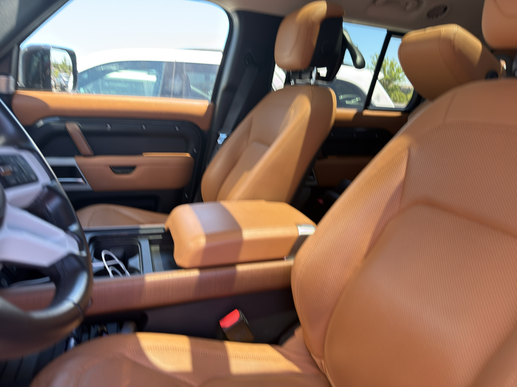 2023 Land Rover Defender 130 photo 6