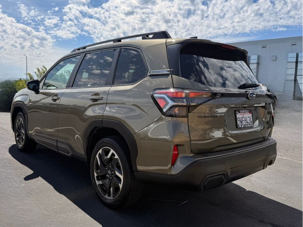 2025 Subaru Forester photo 2