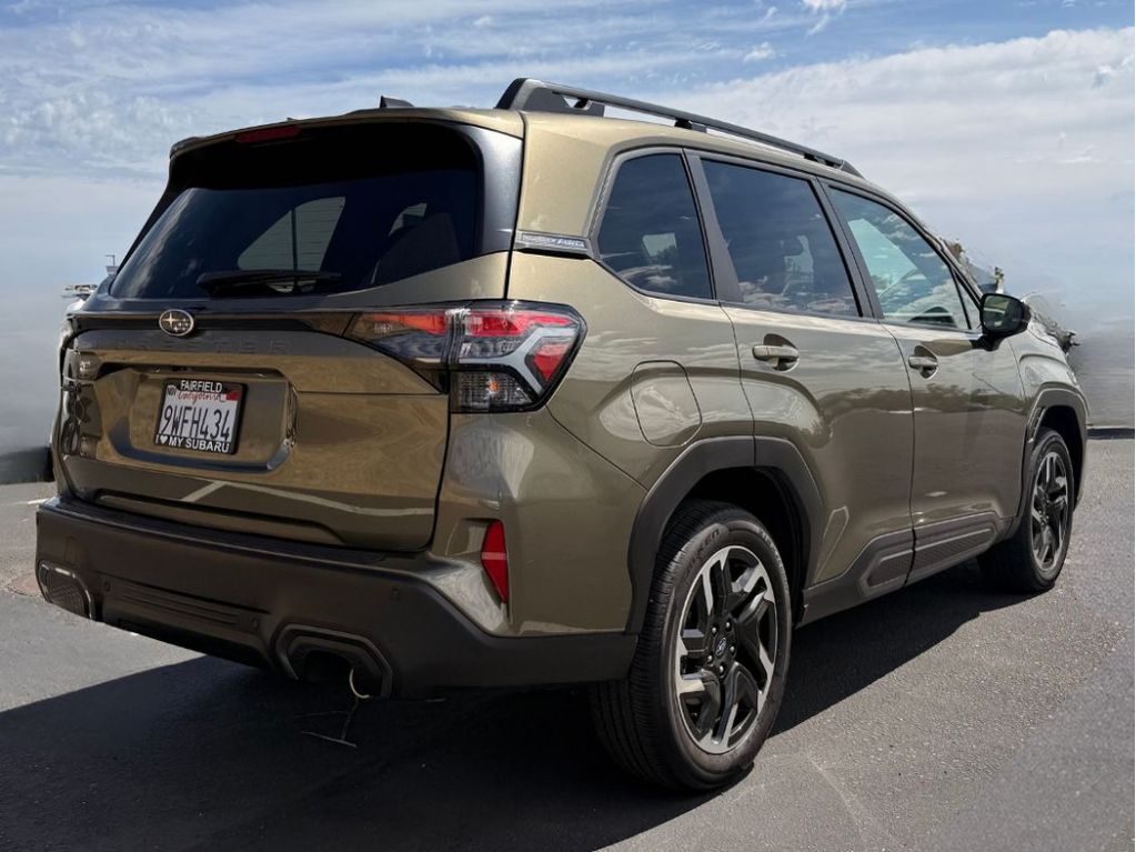 2025 Subaru Forester photo 3