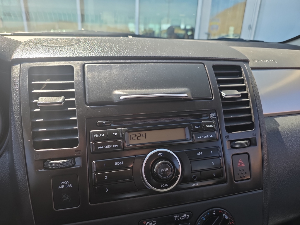 2012 Nissan Versa photo 6