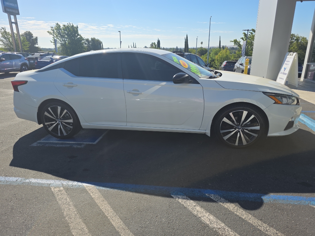 2022 Nissan Altima photo 3