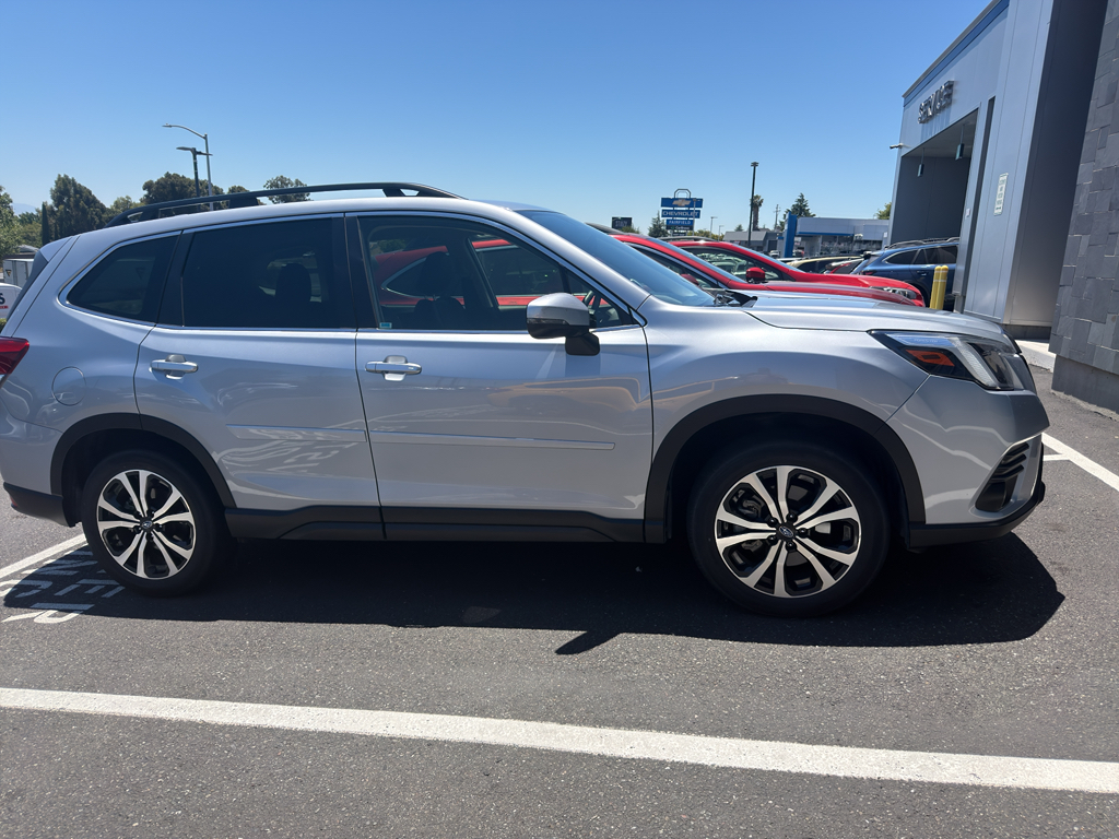 2023 Subaru Forester photo 2