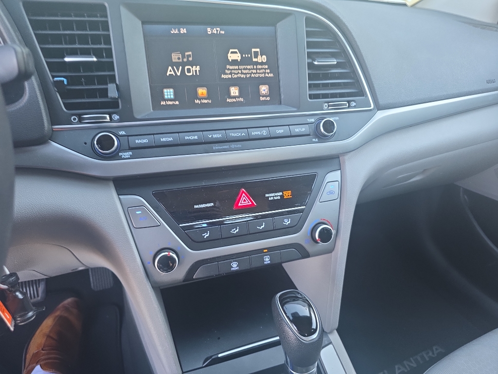 2017 Hyundai Elantra photo 9