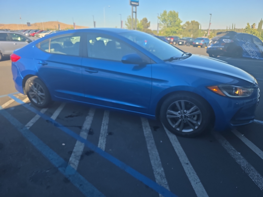 2017 Hyundai Elantra photo 4