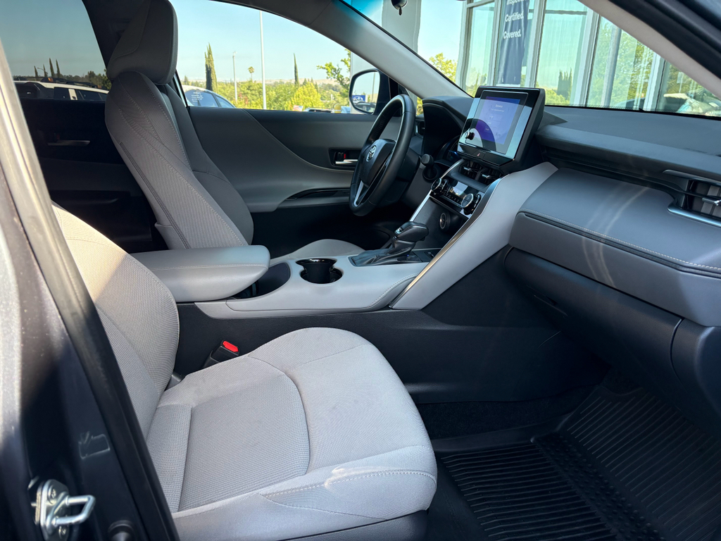 2024 Toyota Venza photo 6