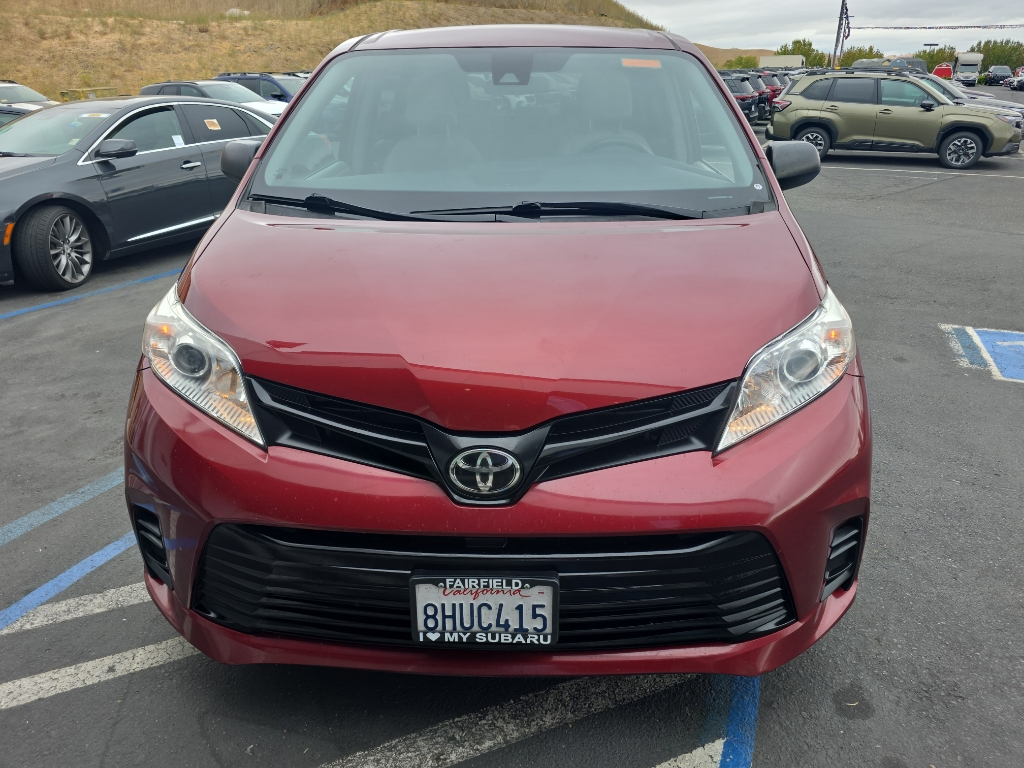 2019 Toyota Sienna photo 2