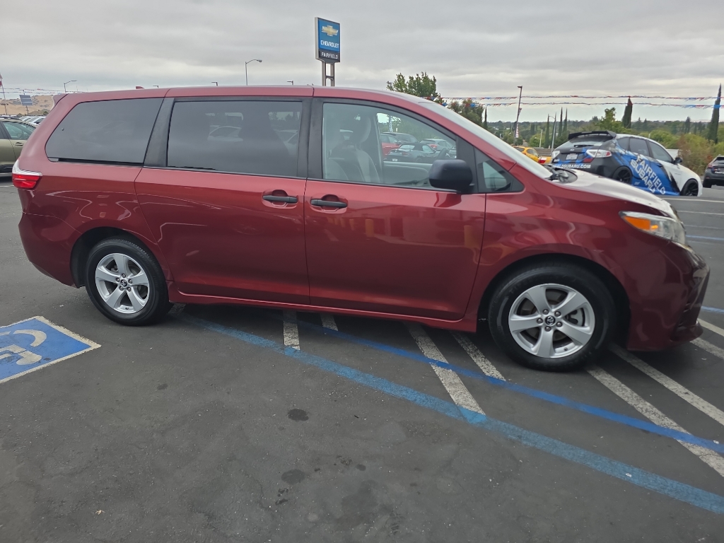 2019 Toyota Sienna photo 3