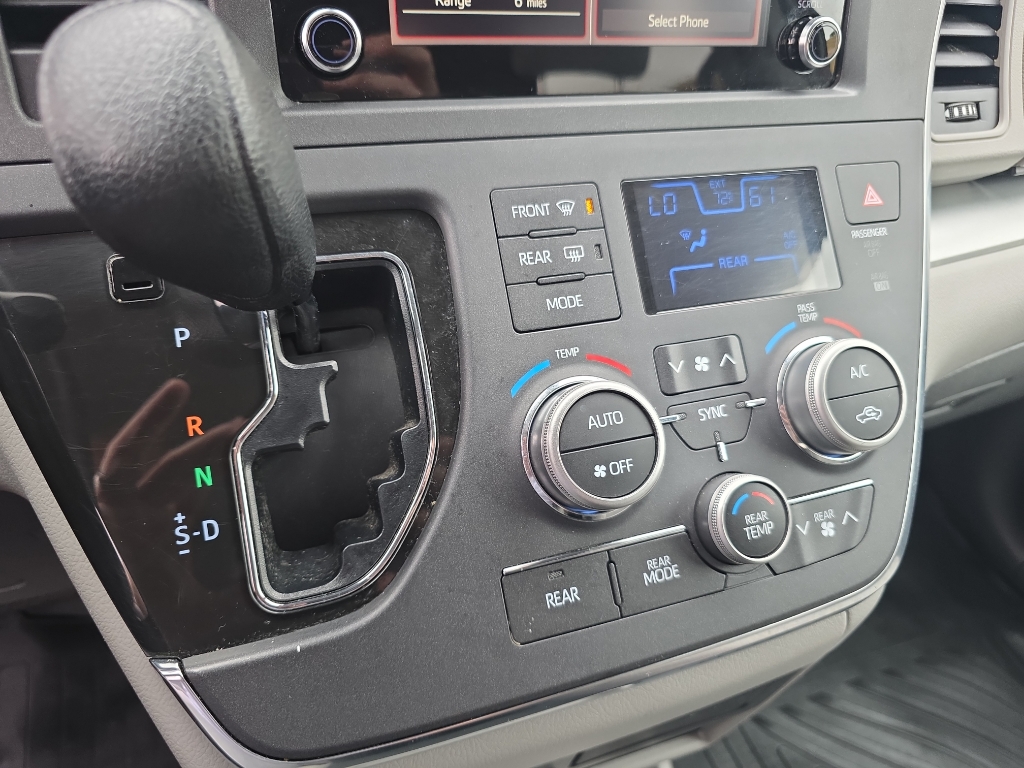 2019 Toyota Sienna photo 7