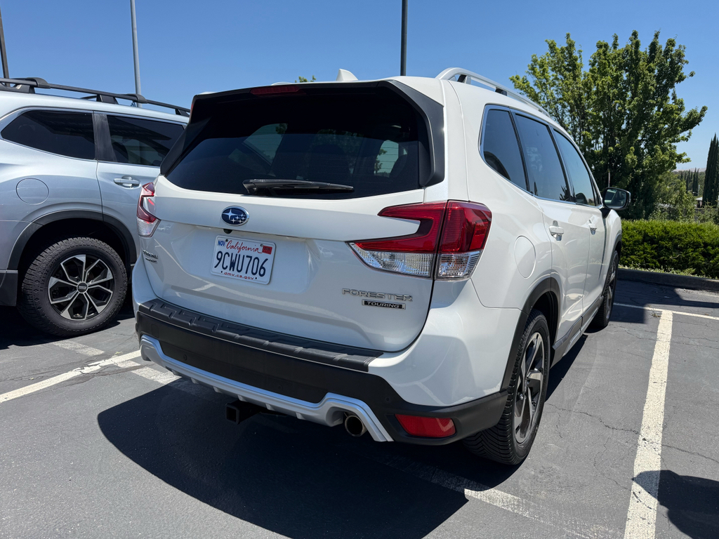 2022 Subaru Forester photo 2