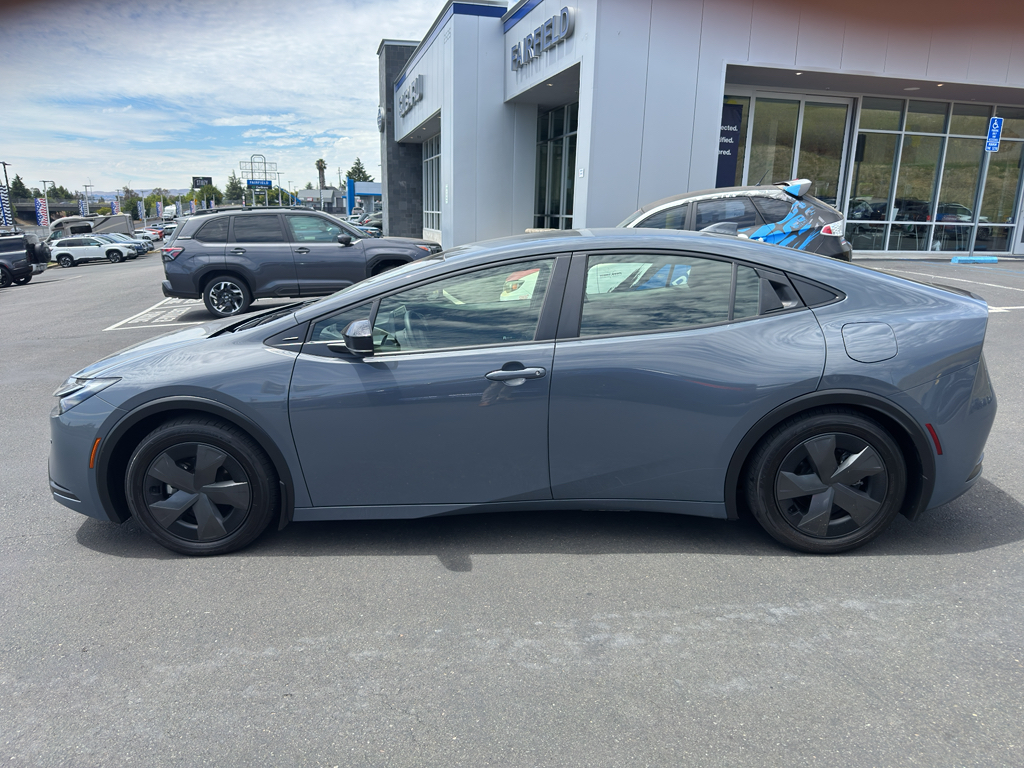 2024 Toyota Prius photo 2