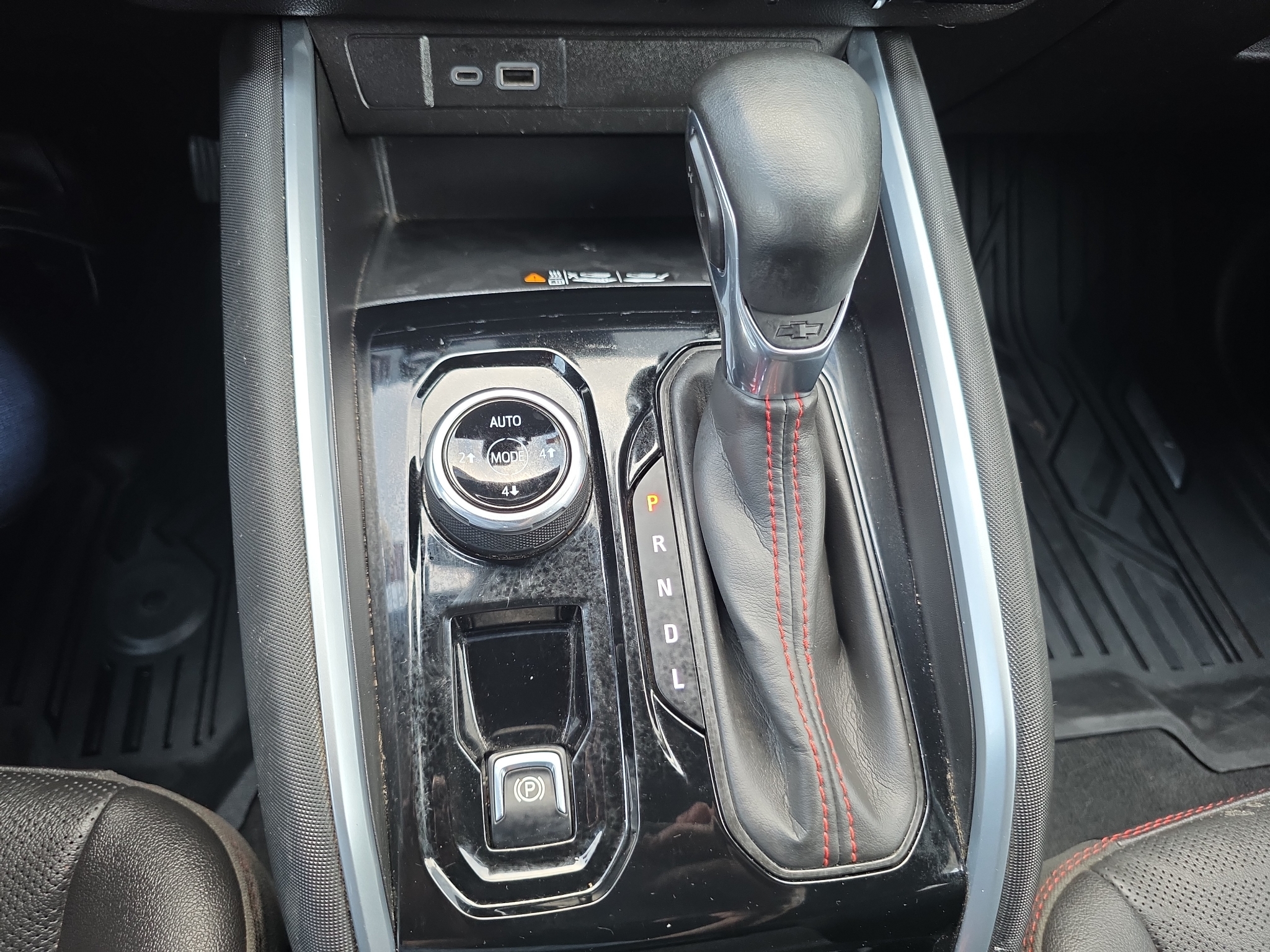 2023 Chevrolet Colorado photo 9