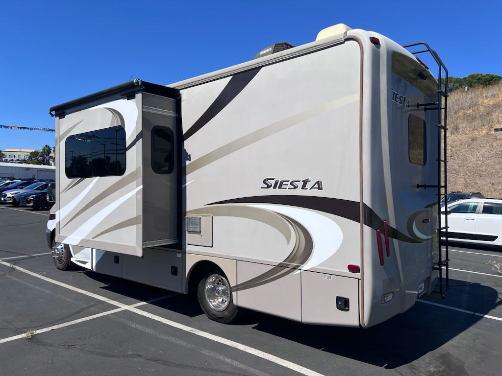 2015 Mercedes-Benz Sprinter 3500 photo 2