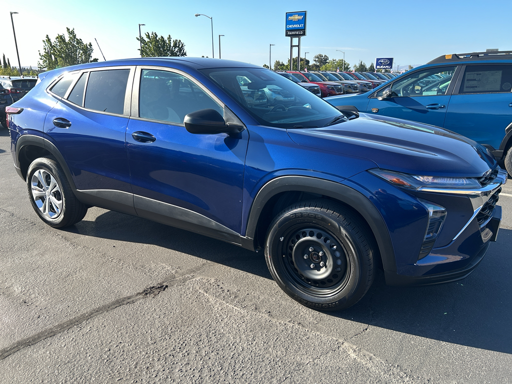 2024 Chevrolet Trax photo 2