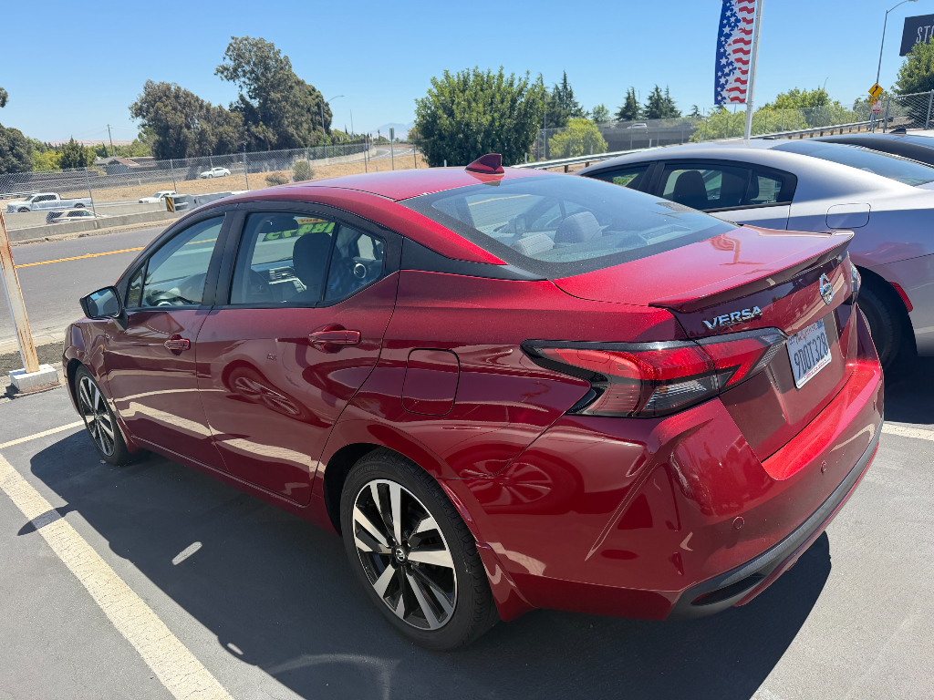2022 Nissan Versa photo 2