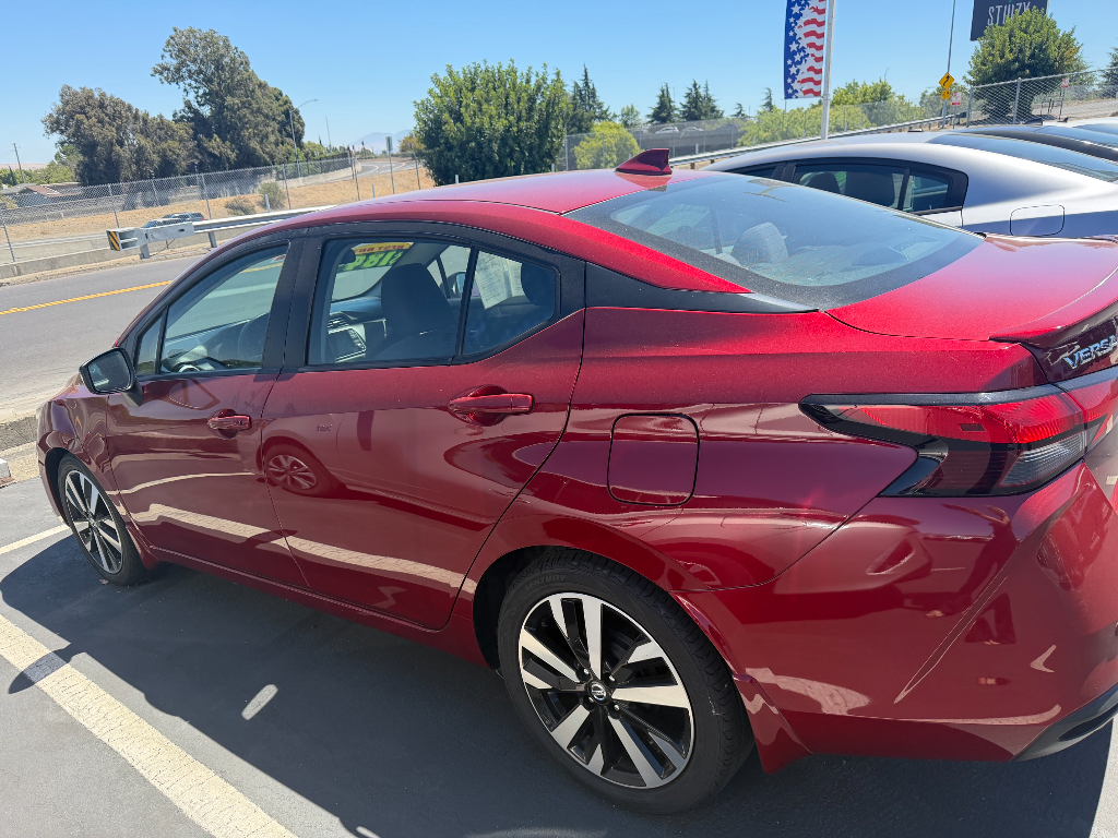 2022 Nissan Versa photo 3