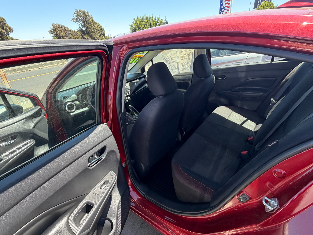 2022 Nissan Versa photo 7