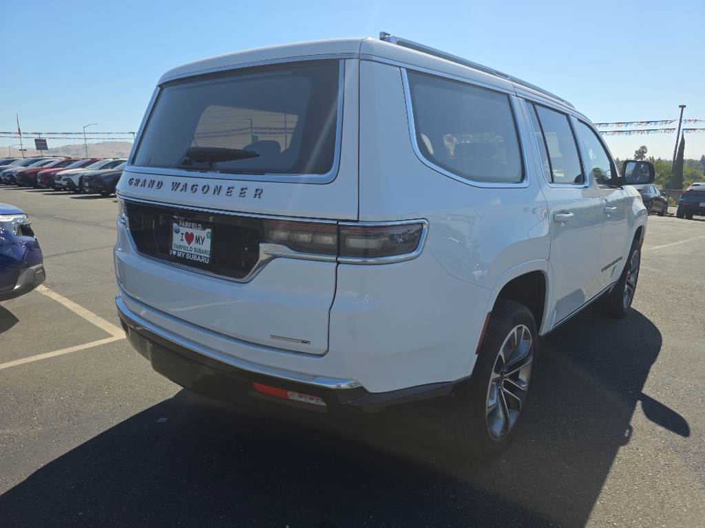 2023 Jeep Grand Wagoneer photo 4