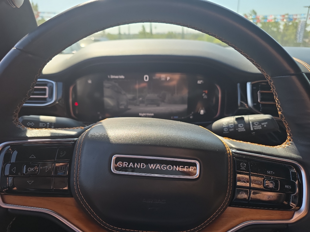 2023 Jeep Grand Wagoneer photo 6