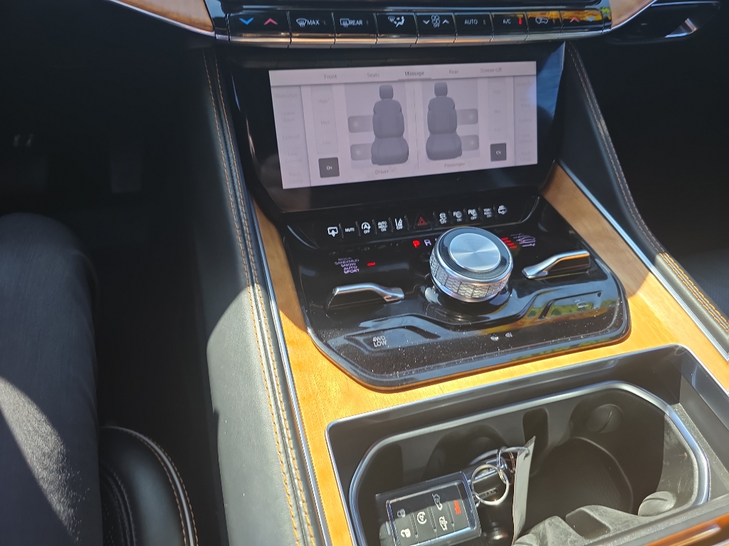 2023 Jeep Grand Wagoneer photo 8