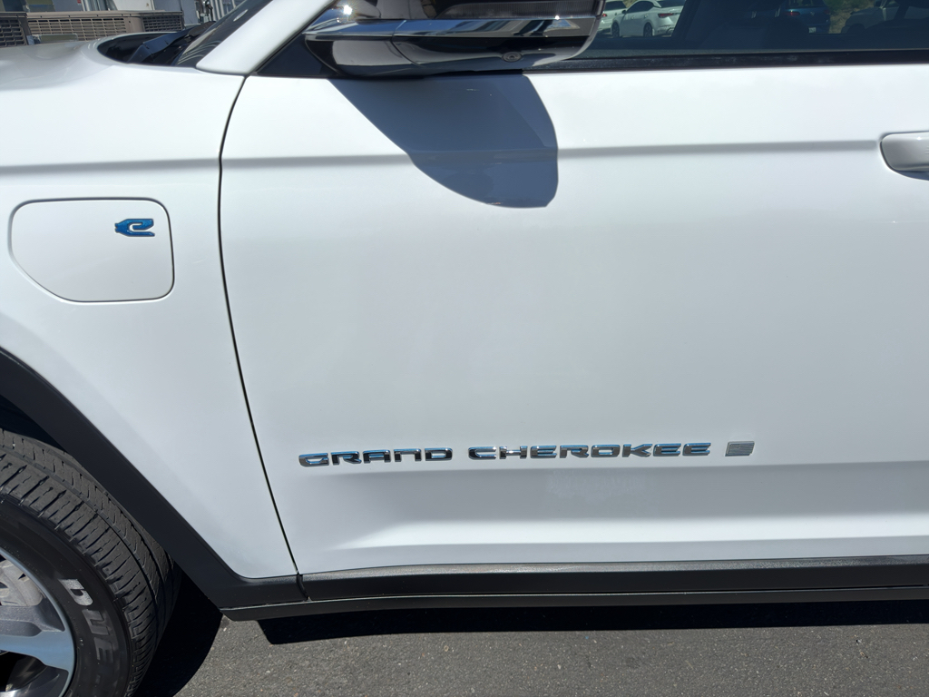 2023 Jeep Grand Cherokee 4xe photo 3