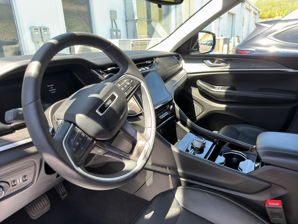 2023 Jeep Grand Cherokee photo 8