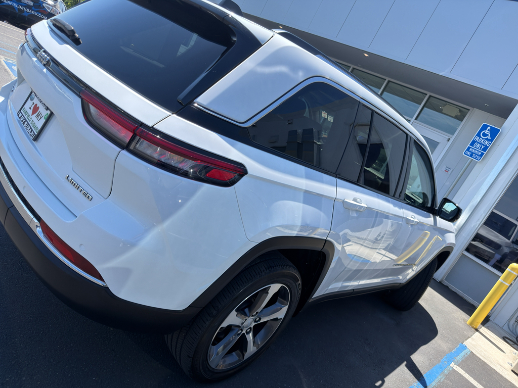 2023 Jeep Grand Cherokee photo 5