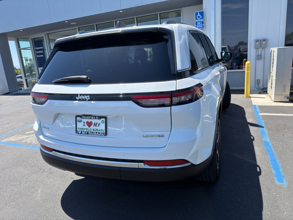 2023 Jeep Grand Cherokee photo 4