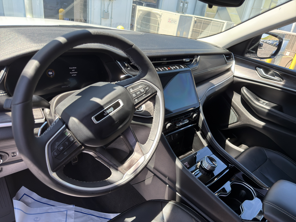 2023 Jeep Grand Cherokee photo 7