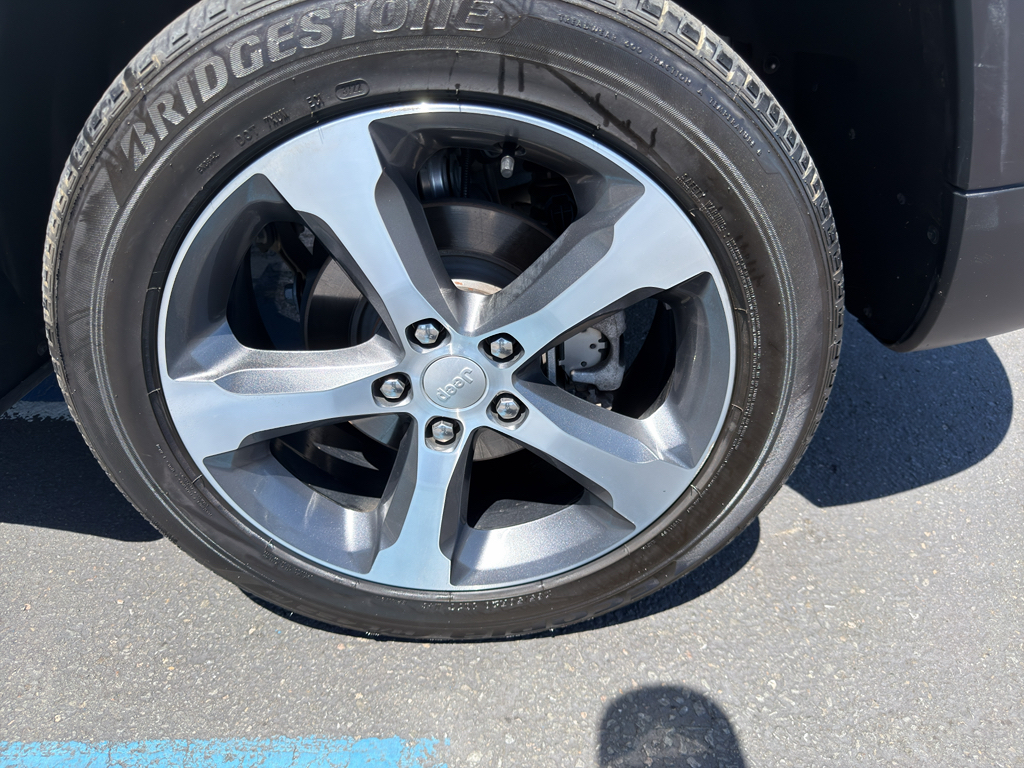 2023 Jeep Grand Cherokee photo 2