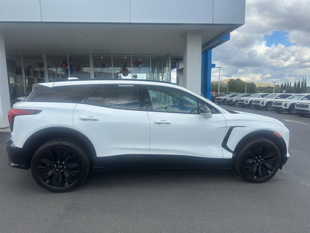 2024 Chevrolet Blazer EV photo 2